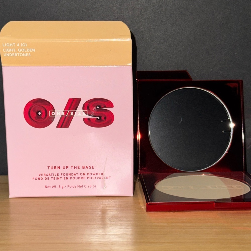 ONE/SIZE Turn Up The Base Foundation Powder Light 4 (G) Light, Golden Undertones - Picture 2 of 7